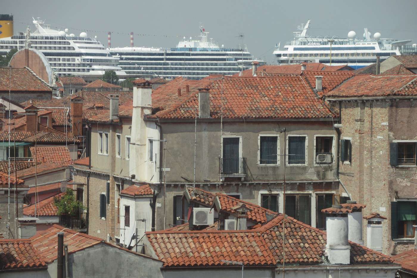 Un Paquebot Msc Heurte Un Quai Et Un Bateau Venise Page