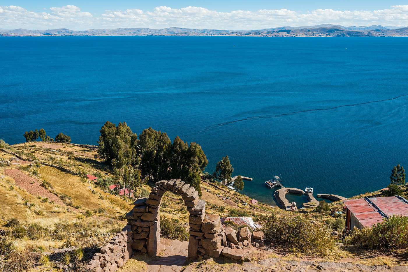 Lac Titicaca vu de l'&icirc;le Taquile, P&eacute;rou