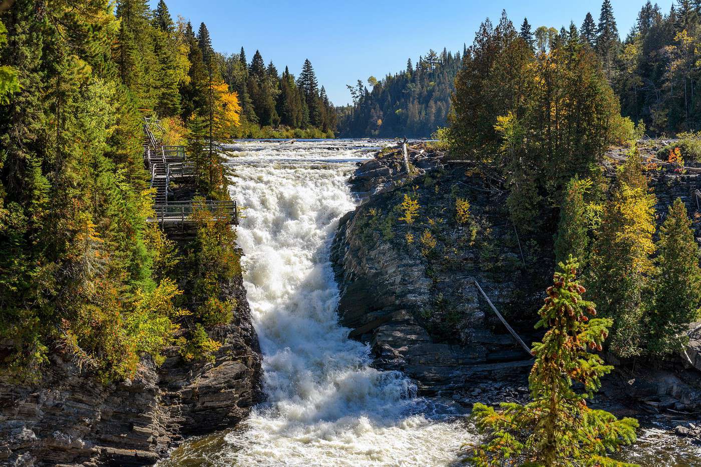 Canyon des Portes de l'Enfer, Québec, Canada Canyon des Portes de l'Enfer, Québec, Canada
