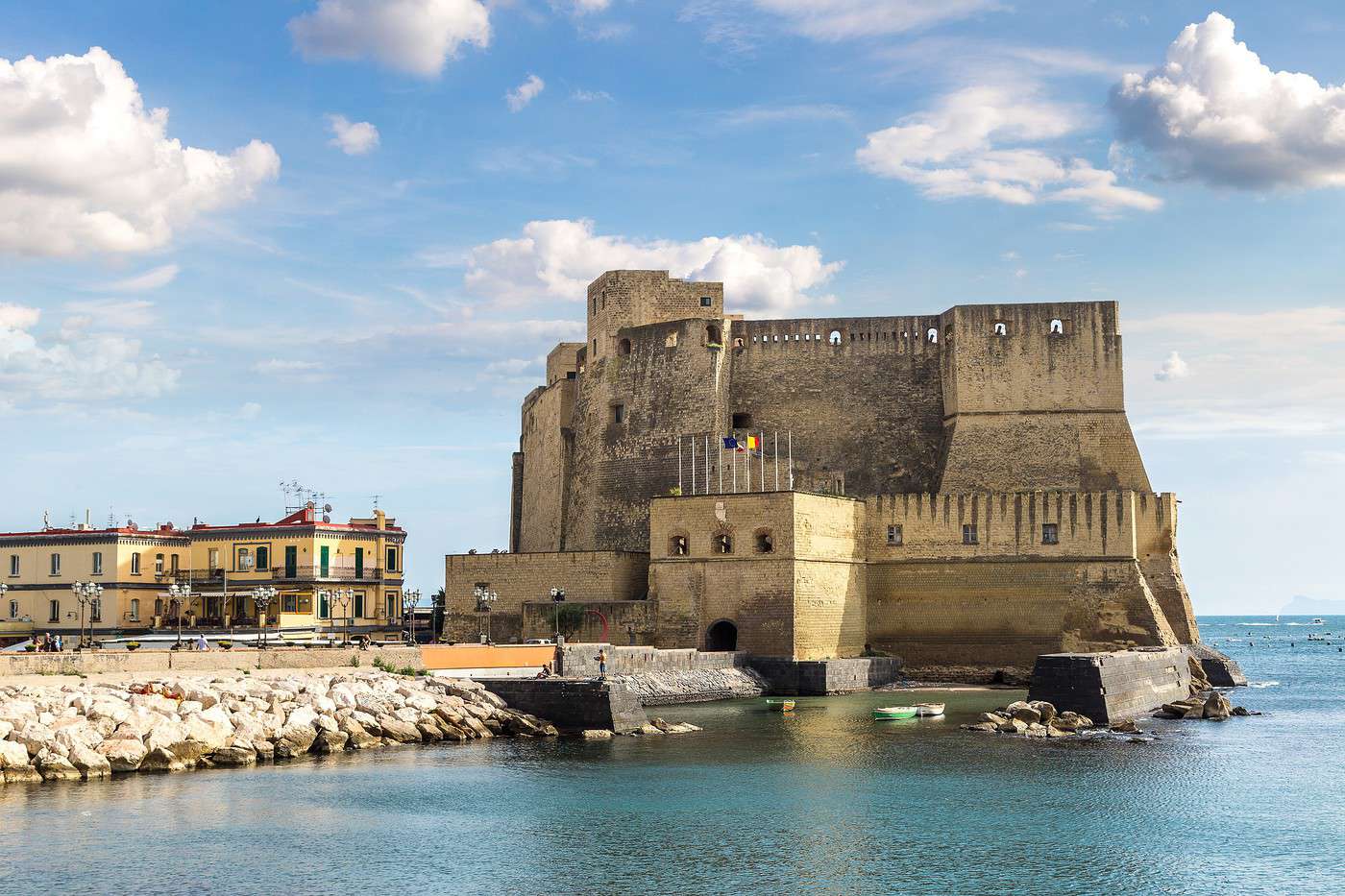 Castel dell'Ovo (château de l'Italie) - Guide voyage