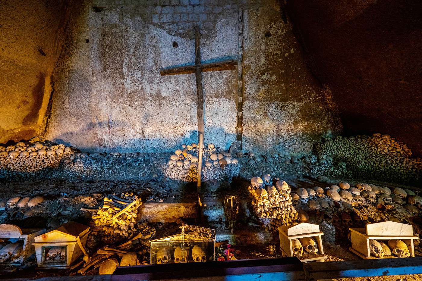 Cimeti&egrave;re Fontanelle, Naples, Italie