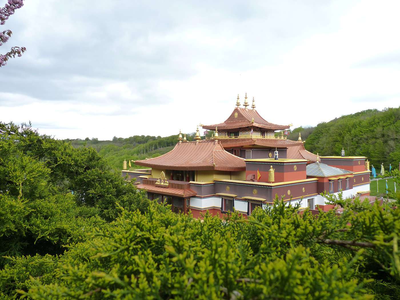 Temple bouddhiste tib&eacute;tain Lerab Ling, H&eacute;rault, France