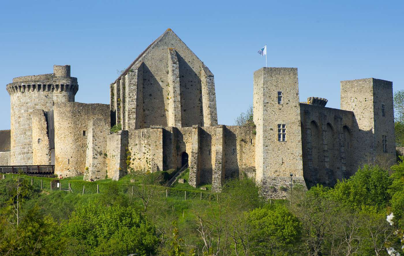 Château de la Madeleine (France) - Guide voyage