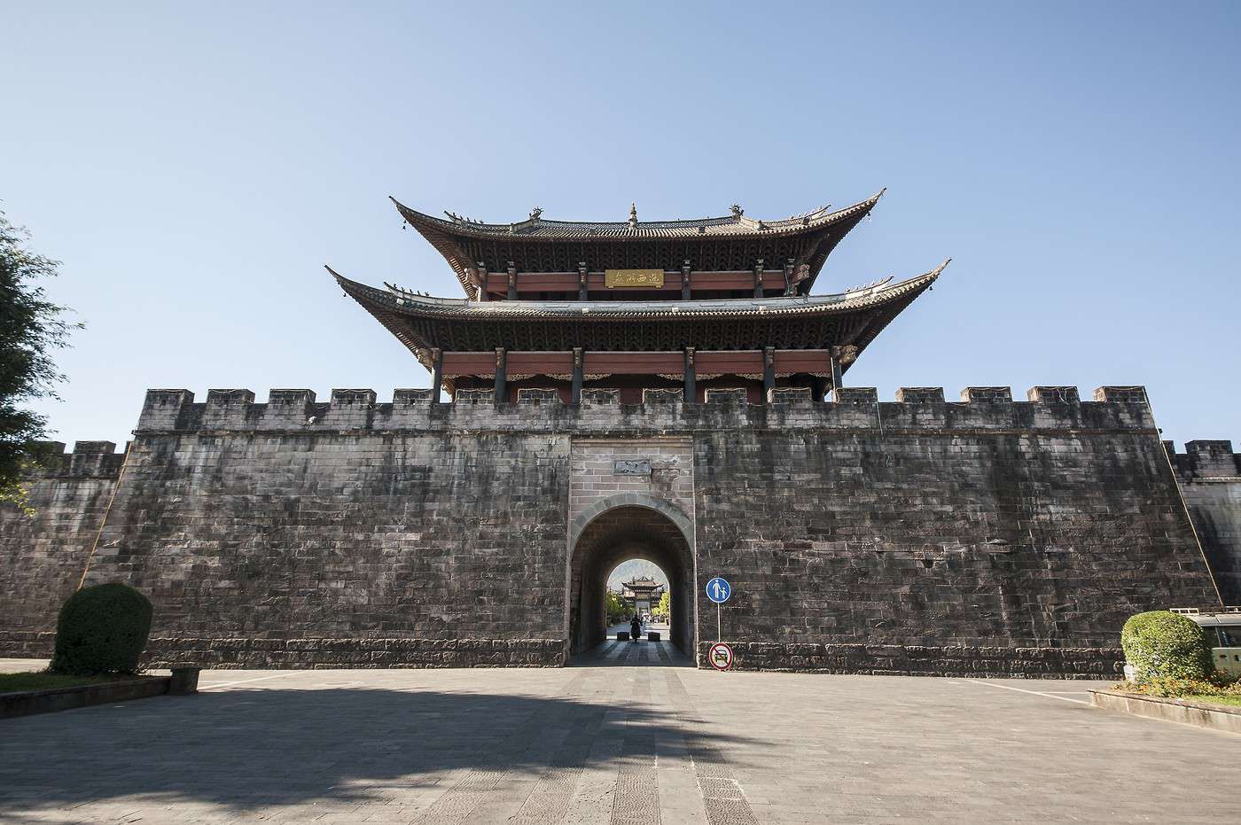 Chinese style gate tower, Tengchong, Chine