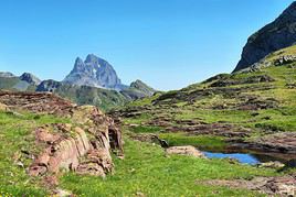 Vallée et Pic d'Ossau, Pyrénées-Atlantiques, France