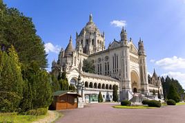 Basilique Sainte-Th&eacute;r&egrave;se de Lisieux, Lisieux, Calvados, France