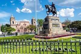 Plaza des Armas, Ayacucho, P&eacute;rou