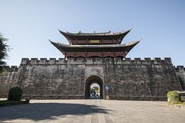 Chinese style gate tower, Tengchong, Chine