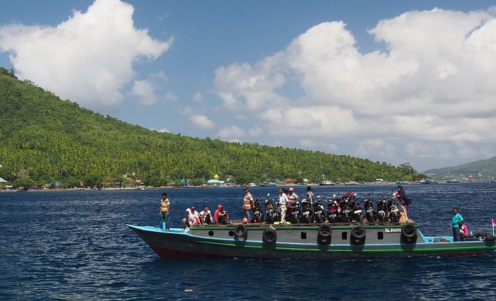 Voyage aux îles Moluques Indonésie : Ambon, Banda, Tidore, Morotai 1540649049-5wWfOMhZw4b0qEp